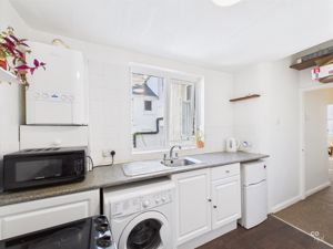 kitchen 2 - click for photo gallery